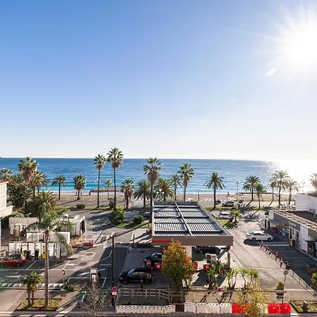 Sea View & Promenade Des *