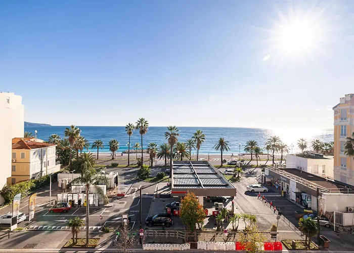Sea View & Promenade Des *